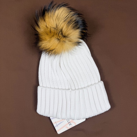 New Women’s Moncler Ribbed Knit White Beanie with Pom-Pom - Picture 3 of 4
